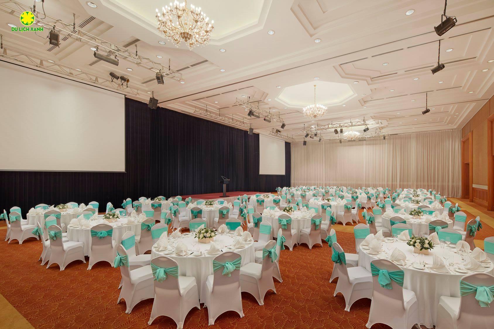 1702961486-2040961017-cho-thue-phong-h-i-th-o-t-i-khach-s-n-sheraton-hanoi