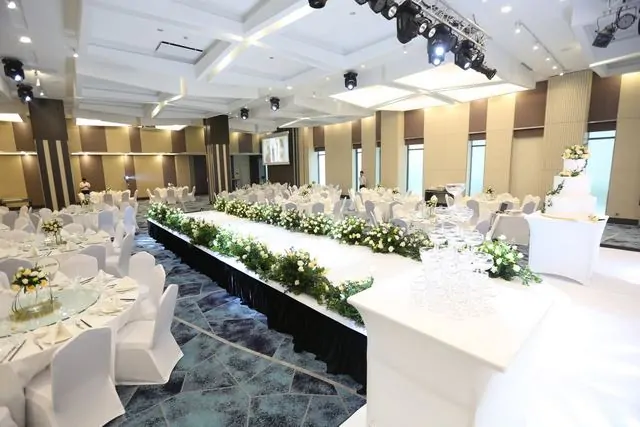 Phong-dai-tiec-Grand-Ballroom-co-suc-chua-toi-da-420-khach